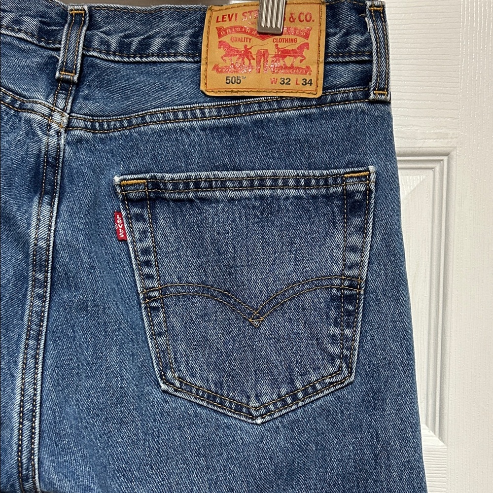 Levi's 505 Men's Jeans 32x34” Deep Blue 3 small holes